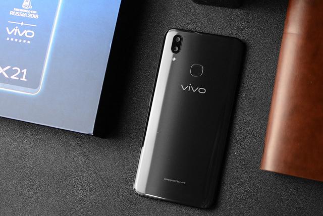 一向被友商莫名“進犯”的vivo，用心做自己，用實力說話！