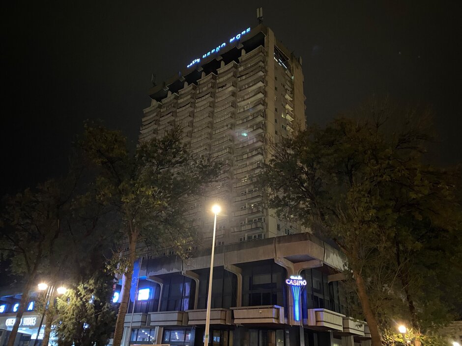 iPhone 11 Pro Max - Night Mode Camera Comparison
