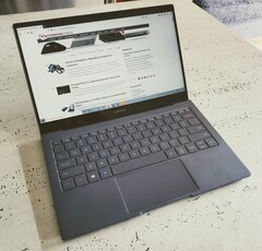 Galaxy Book S比MacBook Air更薄、更輕、速度更快？